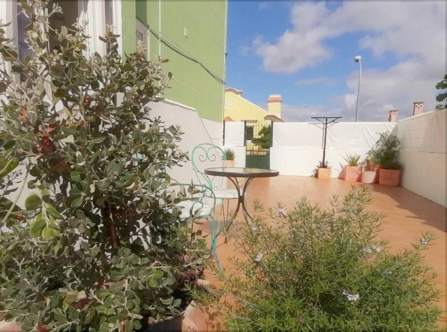 Cozy Apartment With Private Courtyard Barcarena Esterno foto