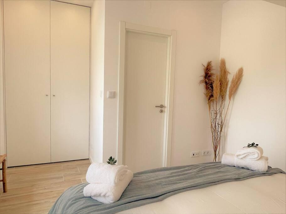 Cozy Apartment With Private Courtyard Barcarena Esterno foto